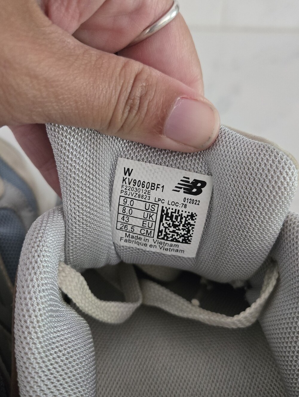 New Balance 9060 Sneakers Size M9/W 10.5 Sea Salt Blue Mushroom Aluminum Cyclone - Picture 10 of 12
